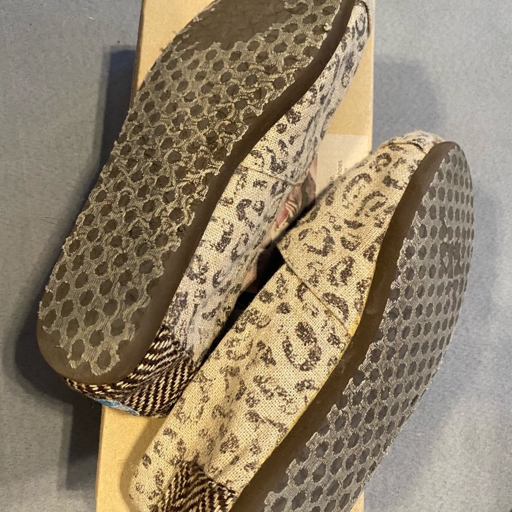 Toms leopard print slip on sneakers